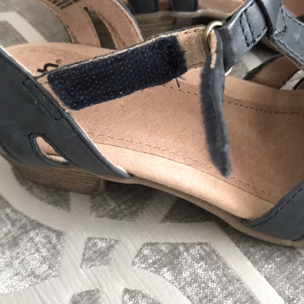 Earth Origins Marietta Capella Leather Sandals Admiral Blue 2” Heel Size 7M NWOT - Picture 5 of 8